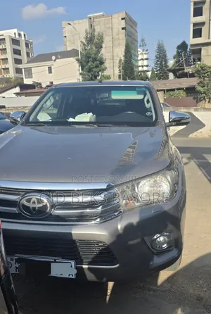 Photo - Toyota Hilux 2019 Gray