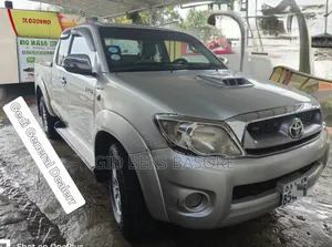 Toyota Hilux 2010 Silver