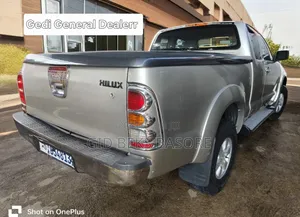 Toyota Hilux 2010 Silver