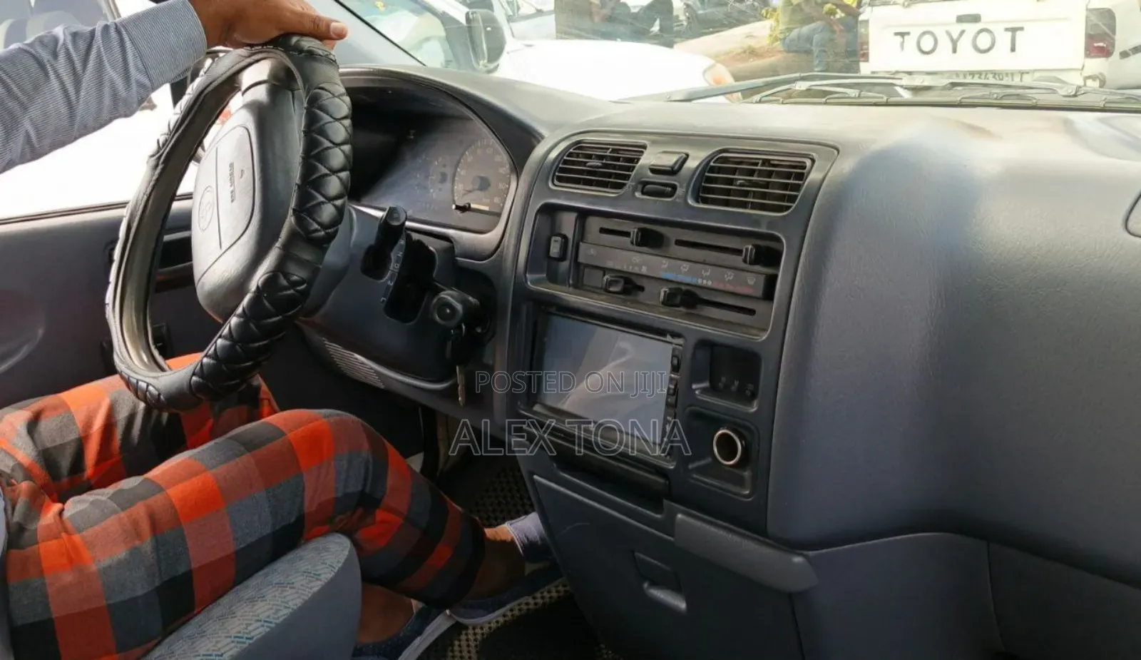 Toyota HiAce 2007 White