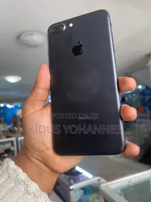 Photo - Apple iPhone 7 Plus 32 GB Black