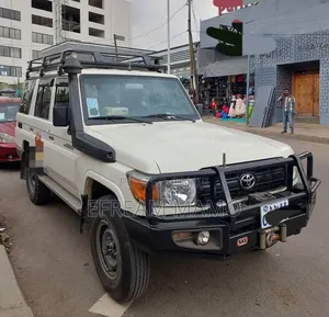 Toyota Land Cruiser 2019 White