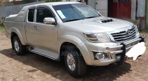 Toyota Hilux 2013 Gold