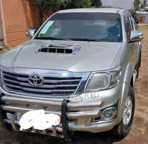 Toyota Hilux 2013 Gold