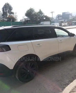 Photo - Peugeot 5008 2022 White