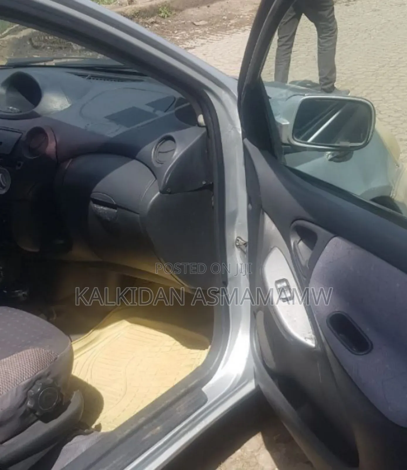 Toyota Vitz 2004 Silver