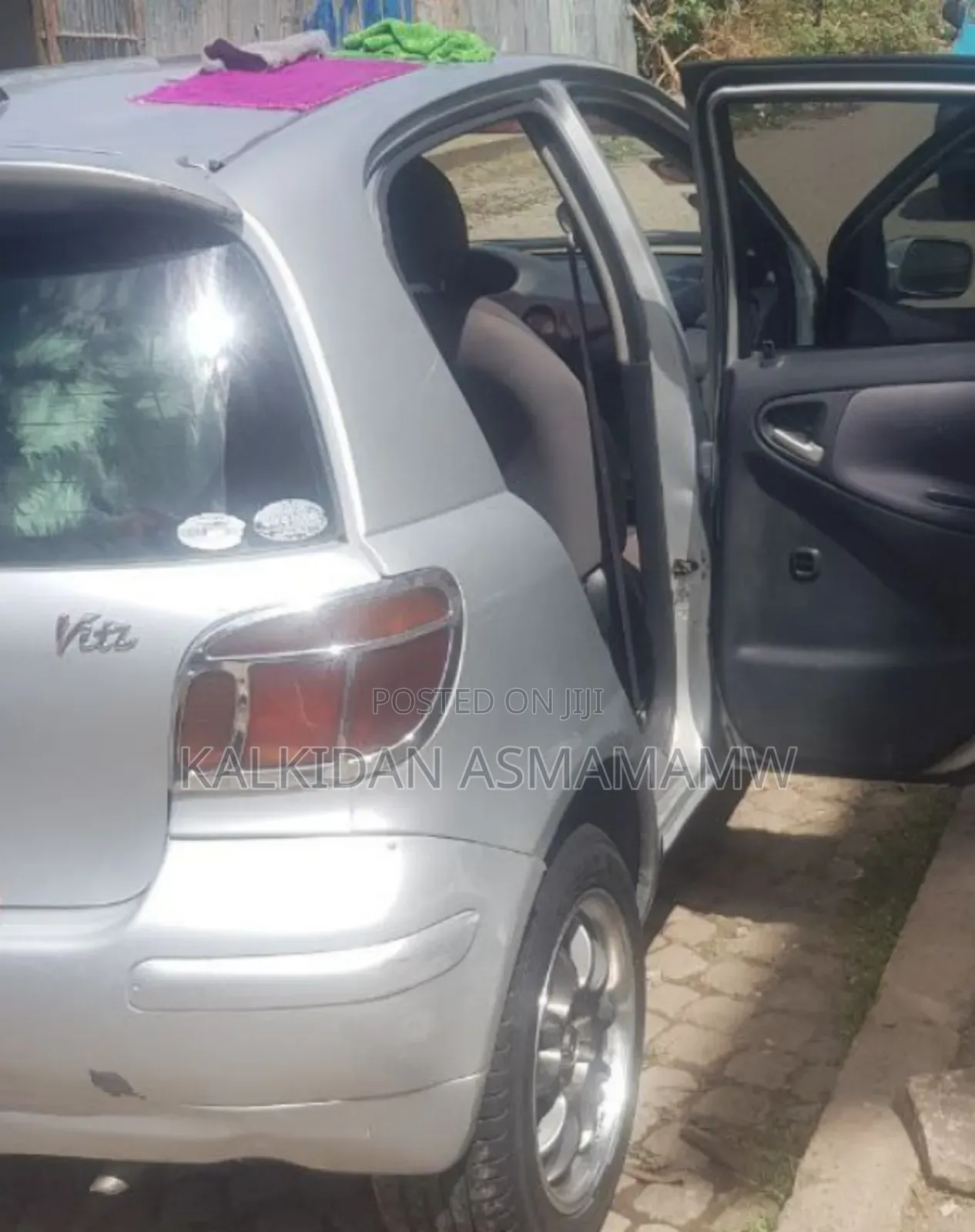 Toyota Vitz 2004 Silver
