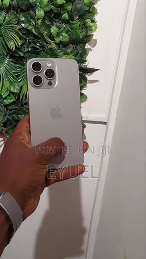 Photo - New Apple iPhone 15 Pro Max 256 GB Silver