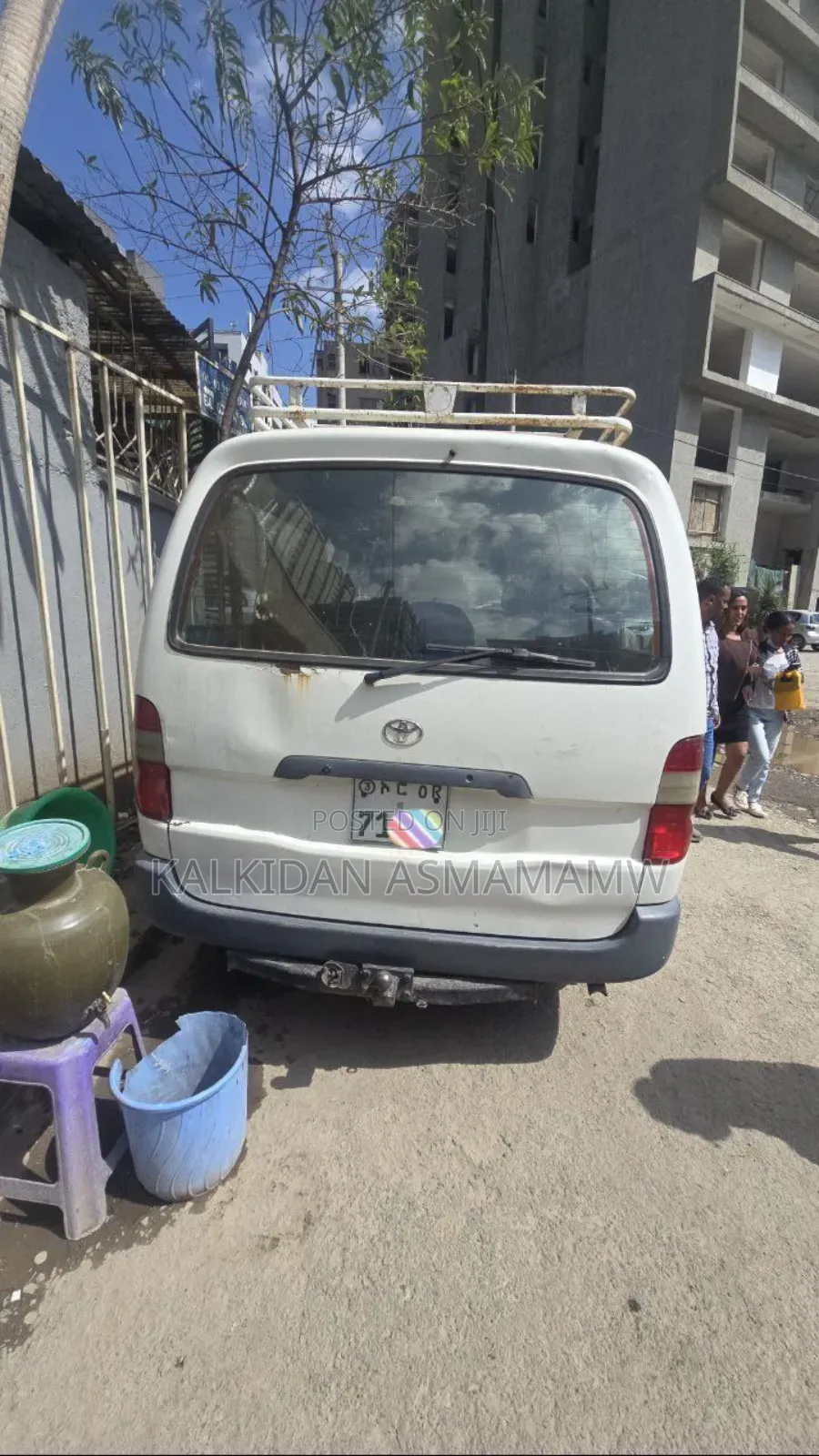 Toyota HiAce 2000 White