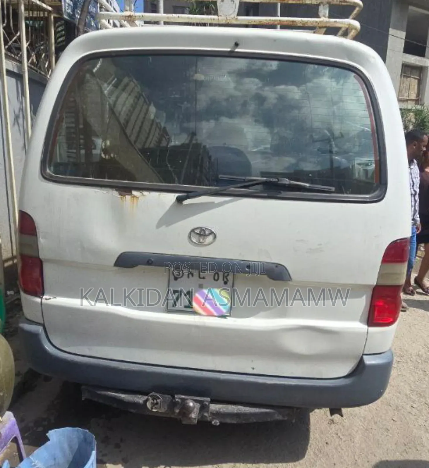 Toyota HiAce 2000 White