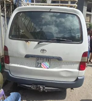Toyota HiAce 2000 White