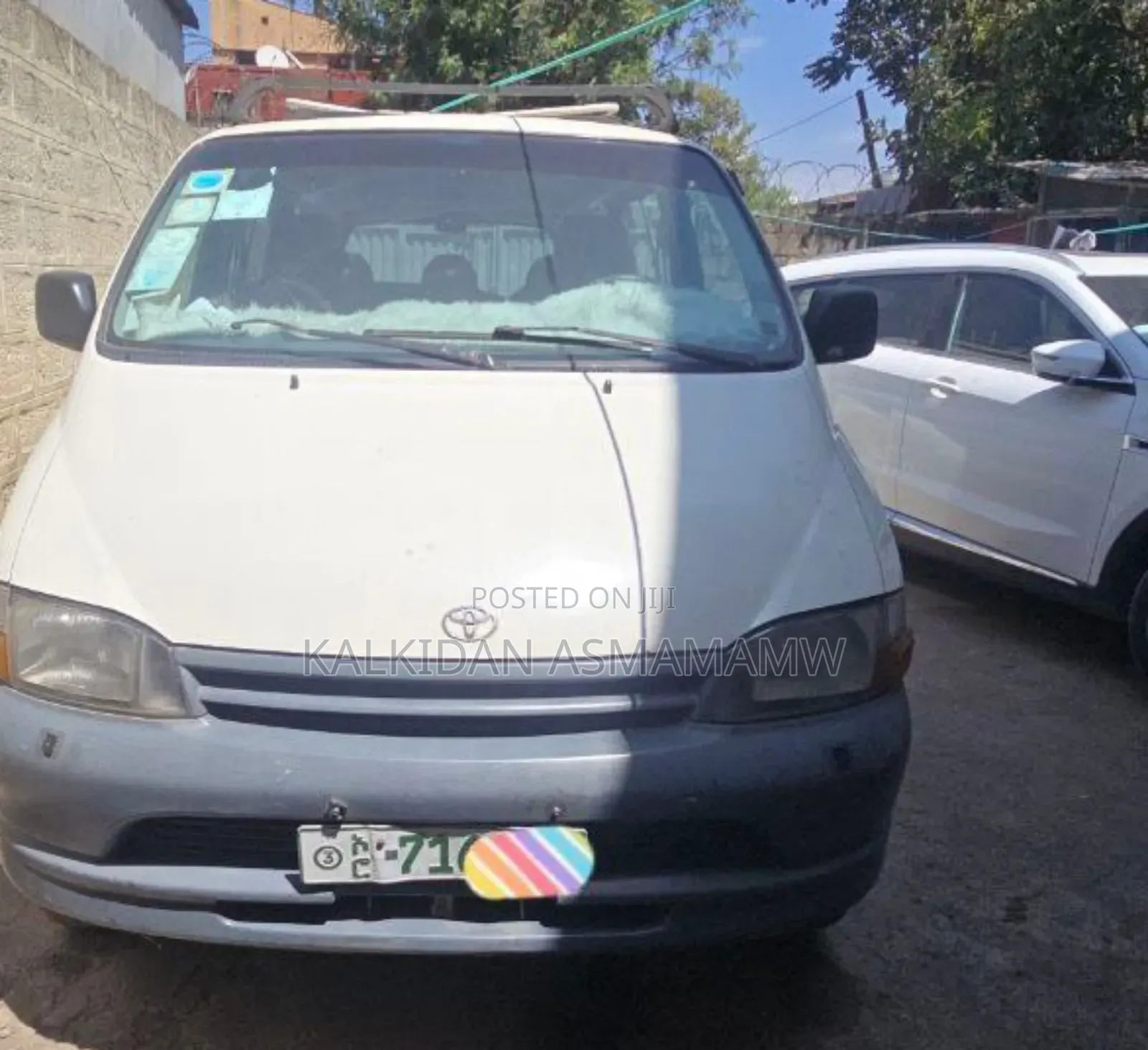 Toyota HiAce 2000 White