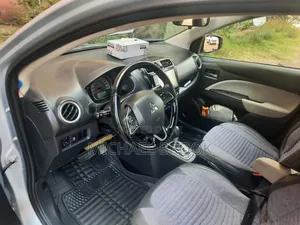 Mitsubishi Attrage 2021 Silver