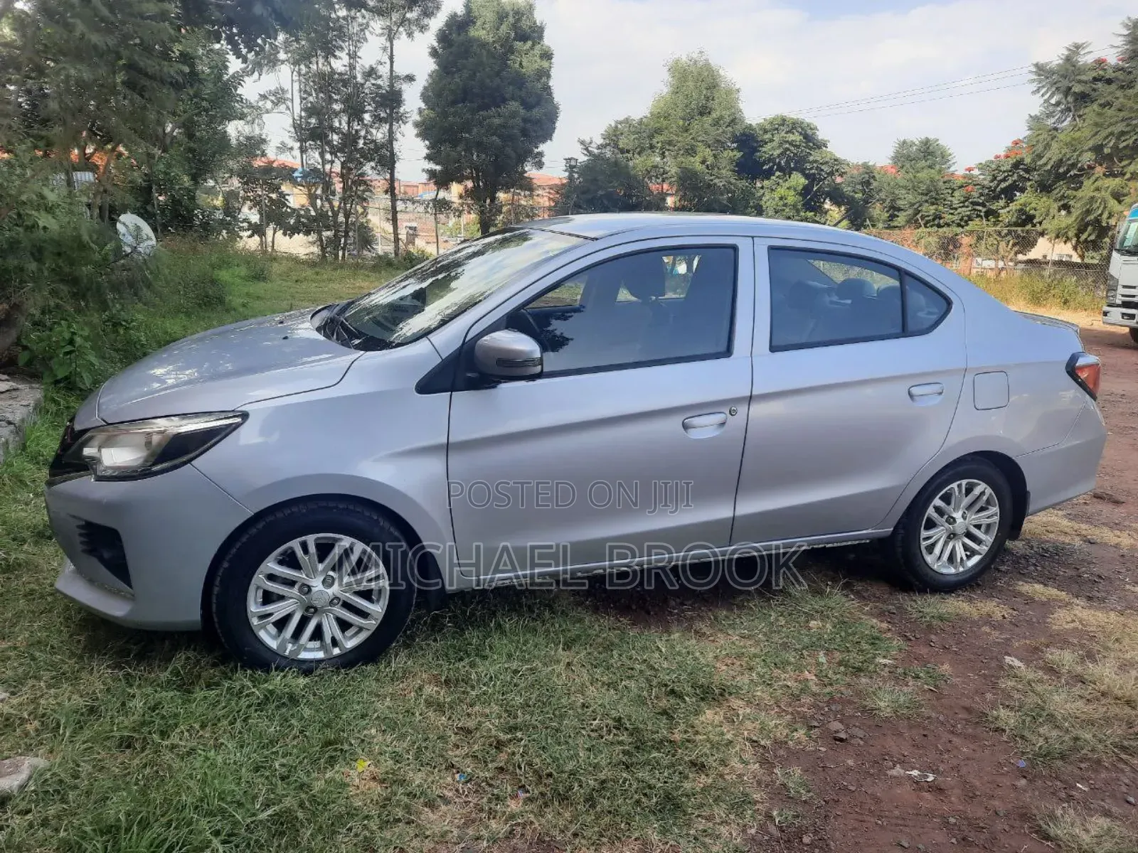 Mitsubishi Attrage 2021 Silver