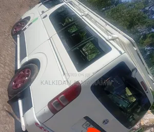 Toyota HiAce 2007 White