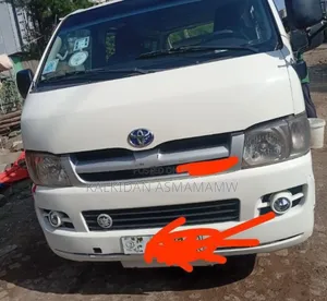 Photo - Toyota HiAce 2007 White