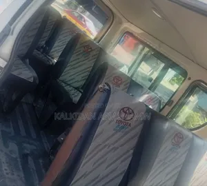 Toyota HiAce 2007 White