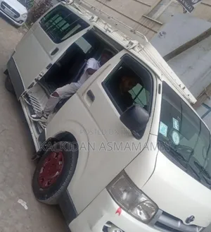 Toyota HiAce 2007 White