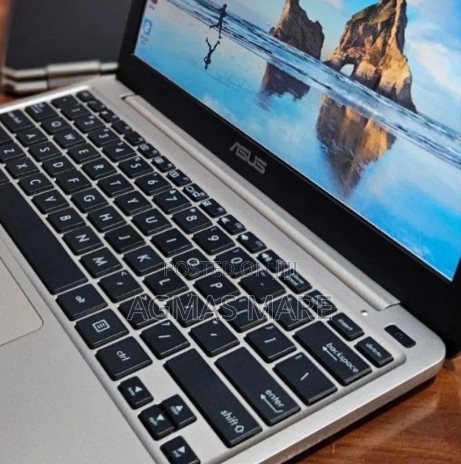 New Laptop Asus 1015E 2GB Intel Core 2 Quad SSD 32GB