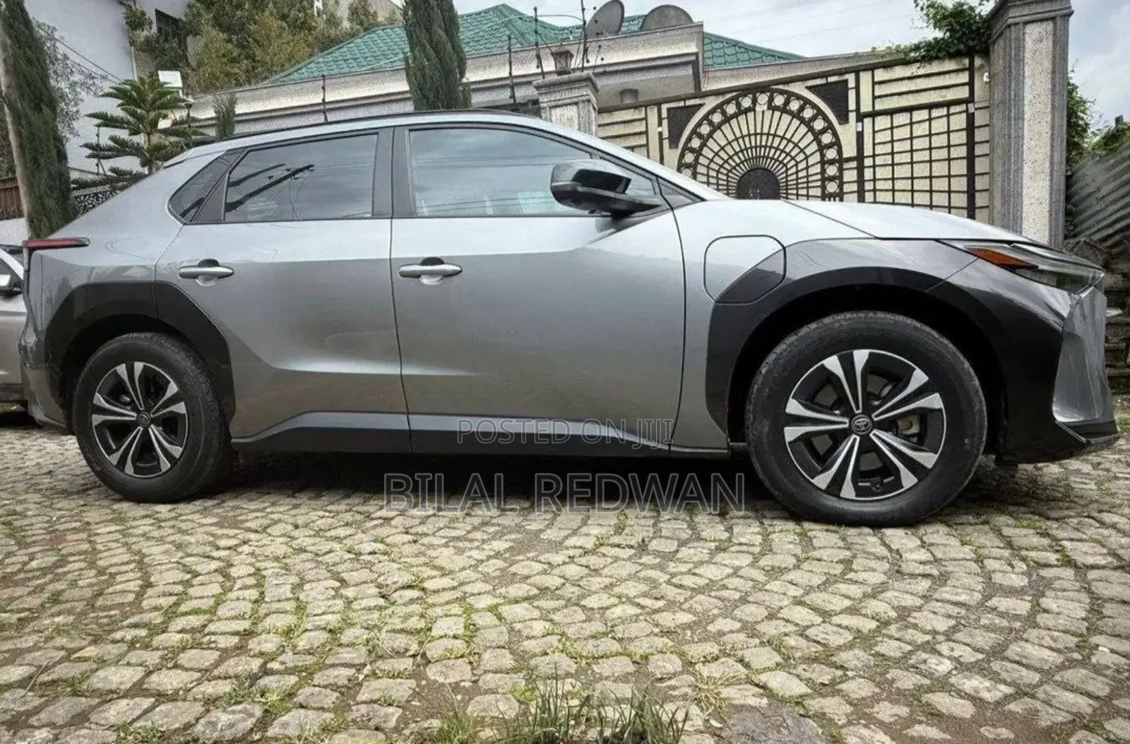 Toyota bZ4X 71.4 kWh AWD 2023 Gray