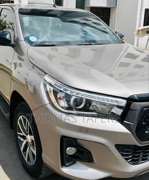 Toyota Hilux 2020 Gold