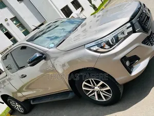 Toyota Hilux 2020 Gold
