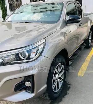 Toyota Hilux 2020 Gold