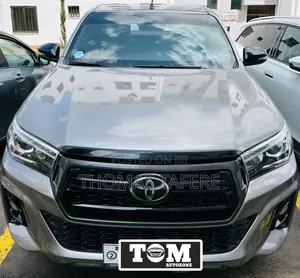 Photo - Toyota Hilux 2020 Gold