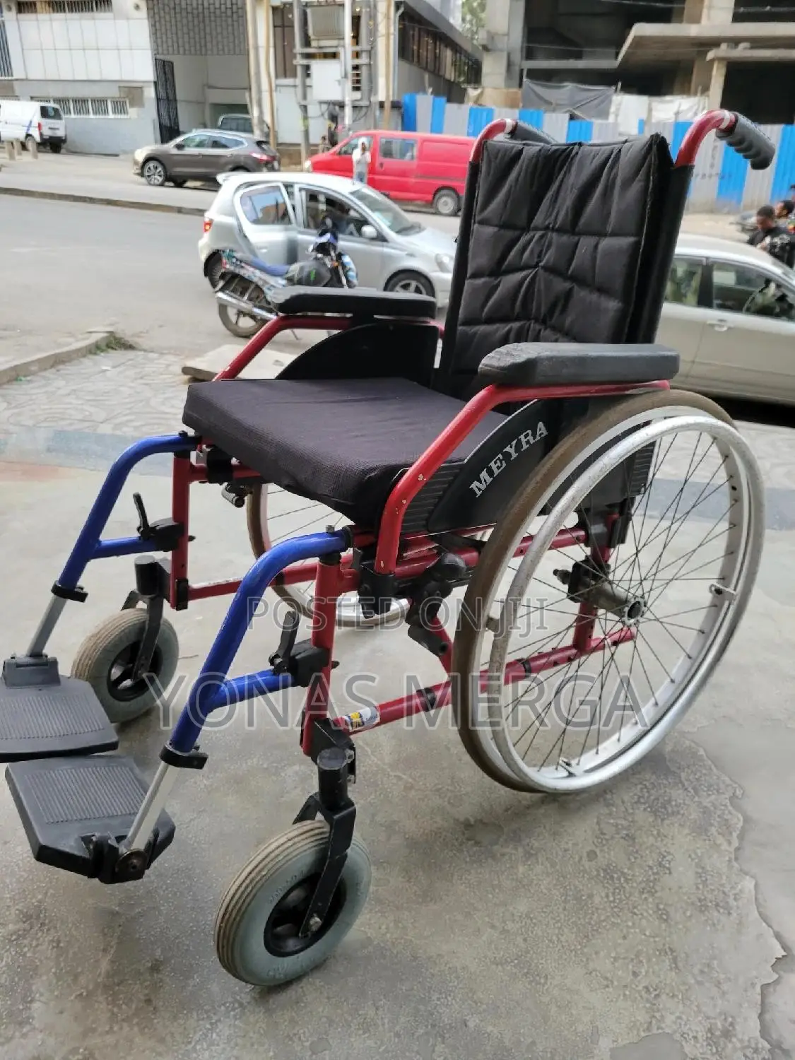 Normal Wheelchair勁፭wheelchair, Lightweight,Cushioned/Aidapt Wheelchair