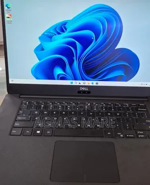 Photo - New Laptop Dell Precision 5540 16GB Intel Core i5 SSD 256GB