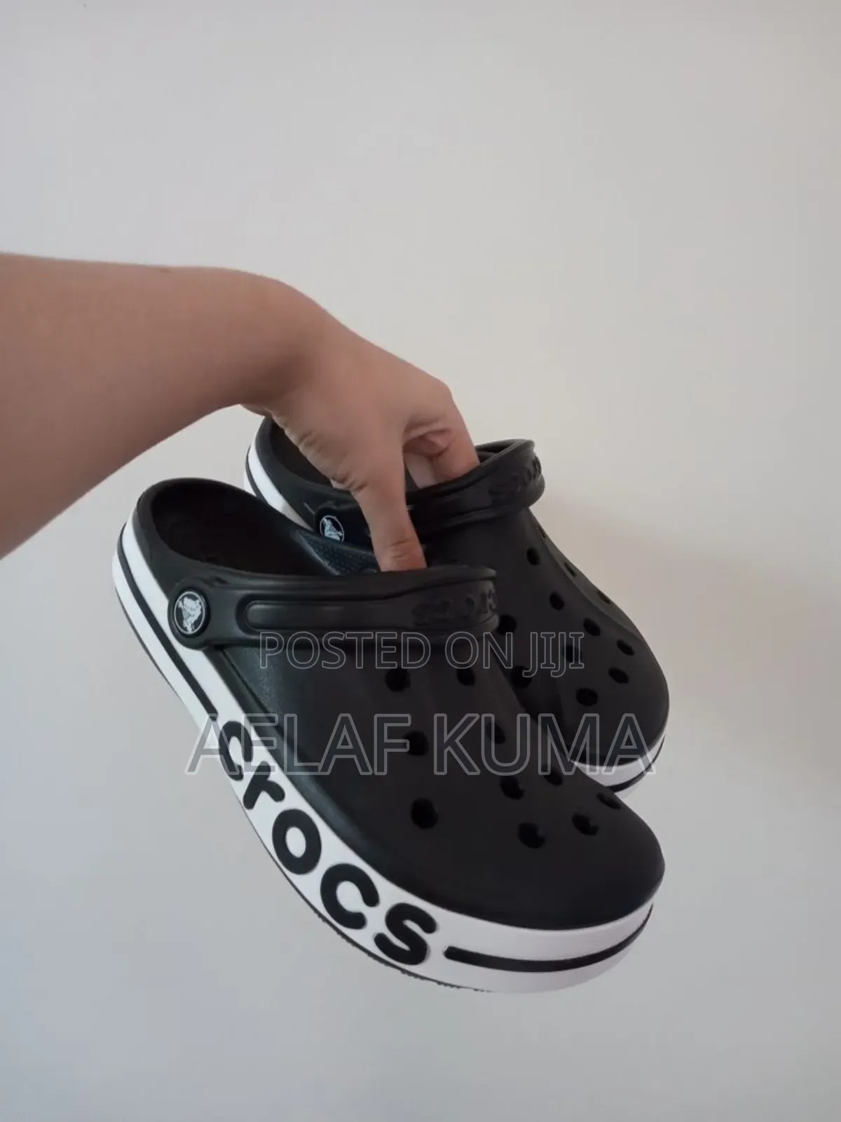 “Unisex Crocs Classic Clogs – Best Price, High Quality!”