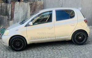 Toyota Vitz 2002 Silver