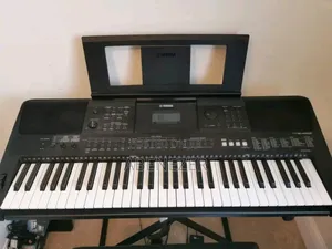 Photo - Yamaha PSR E 453 Keyboard Piano