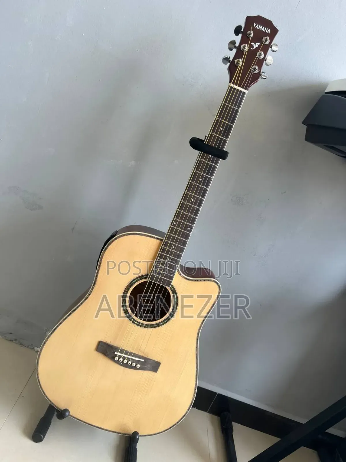 Yamaha F6000 Acustic Box Guitar