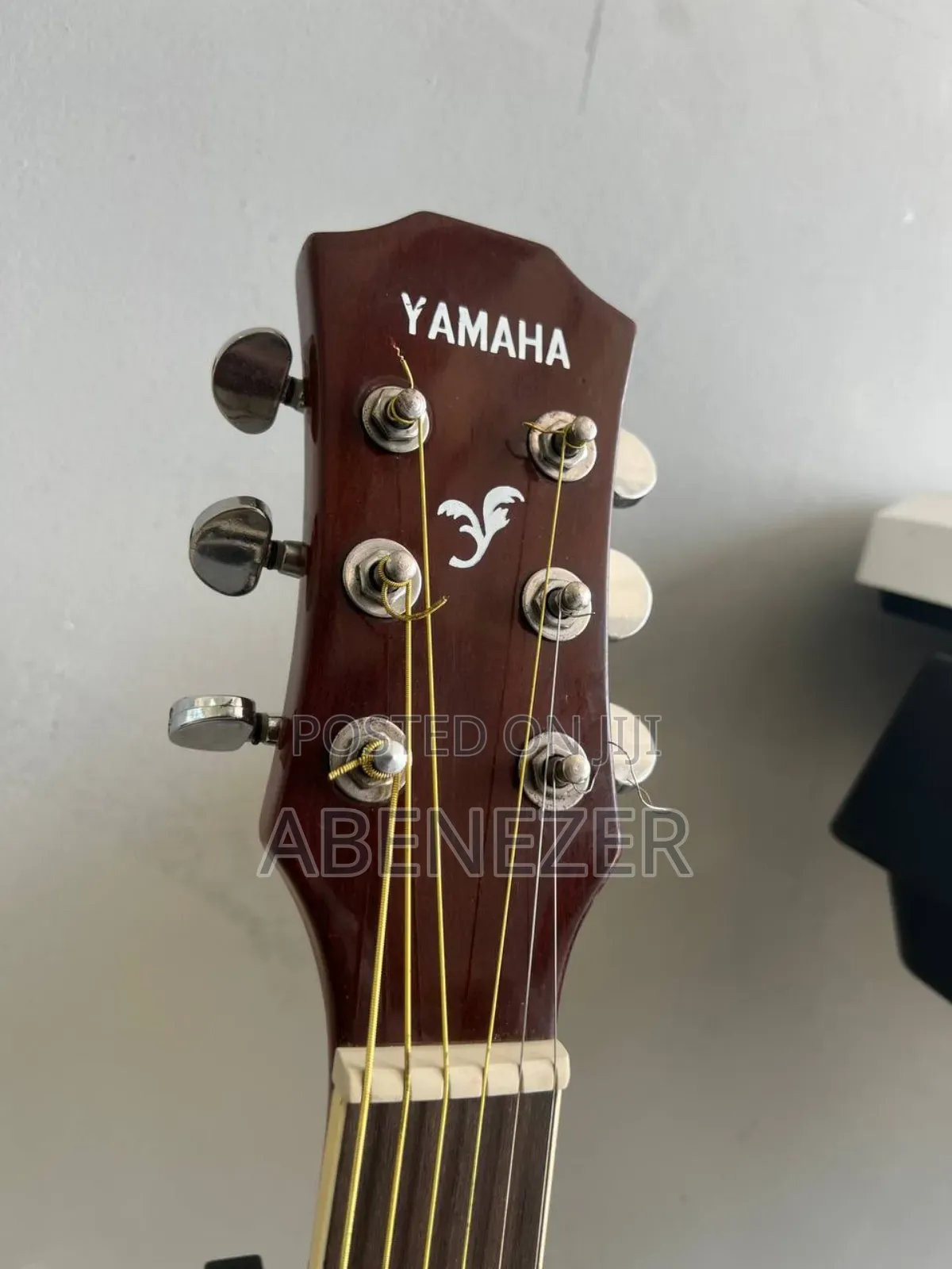 Yamaha F6000 Acustic Box Guitar