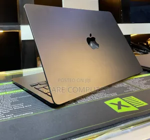 Photo - New Laptop Apple MacBook Air 2022 M2 16GB Apple M2 SSD 1T