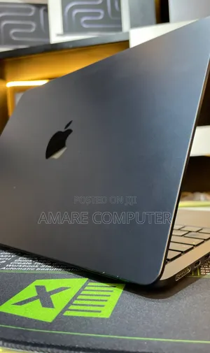 New Laptop Apple MacBook Air 2022 M2 16GB Apple M2 SSD 1T