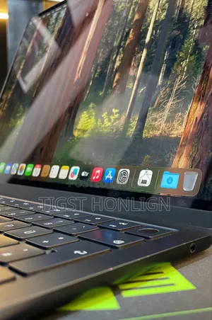 Photo - New Laptop Apple MacBook Air 16GB Apple M2 SSD 1T