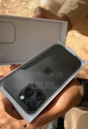 Photo - Apple iPhone 16 Pro Max 1 TB Black