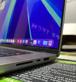 New Apple MacBook Pro 2023 M2 Max 16-Inch 64GB Apple M1 Max SSD 1T