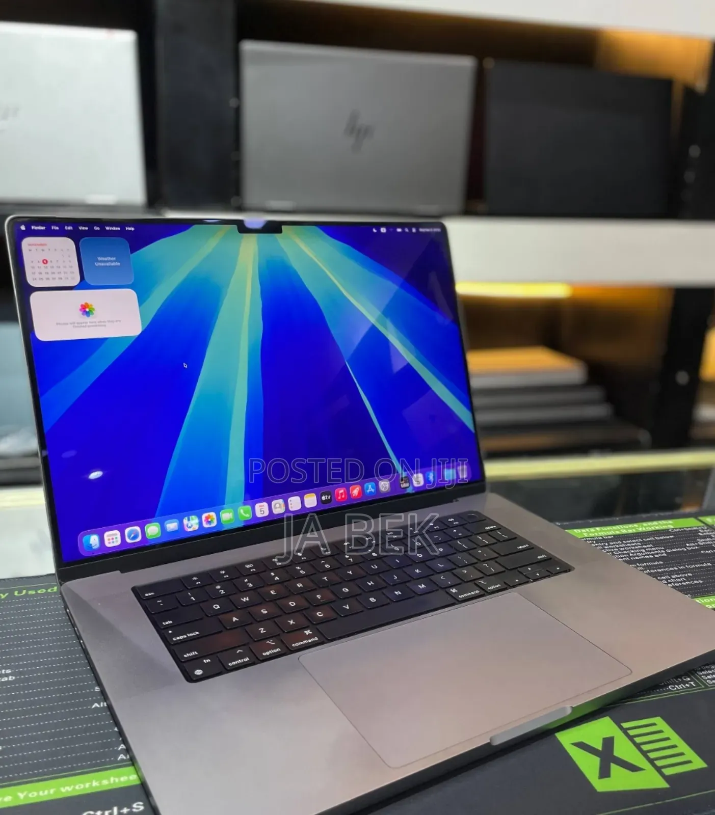 New Apple MacBook Pro 2023 M2 Max 16-Inch 64GB Apple M1 Max SSD 1T