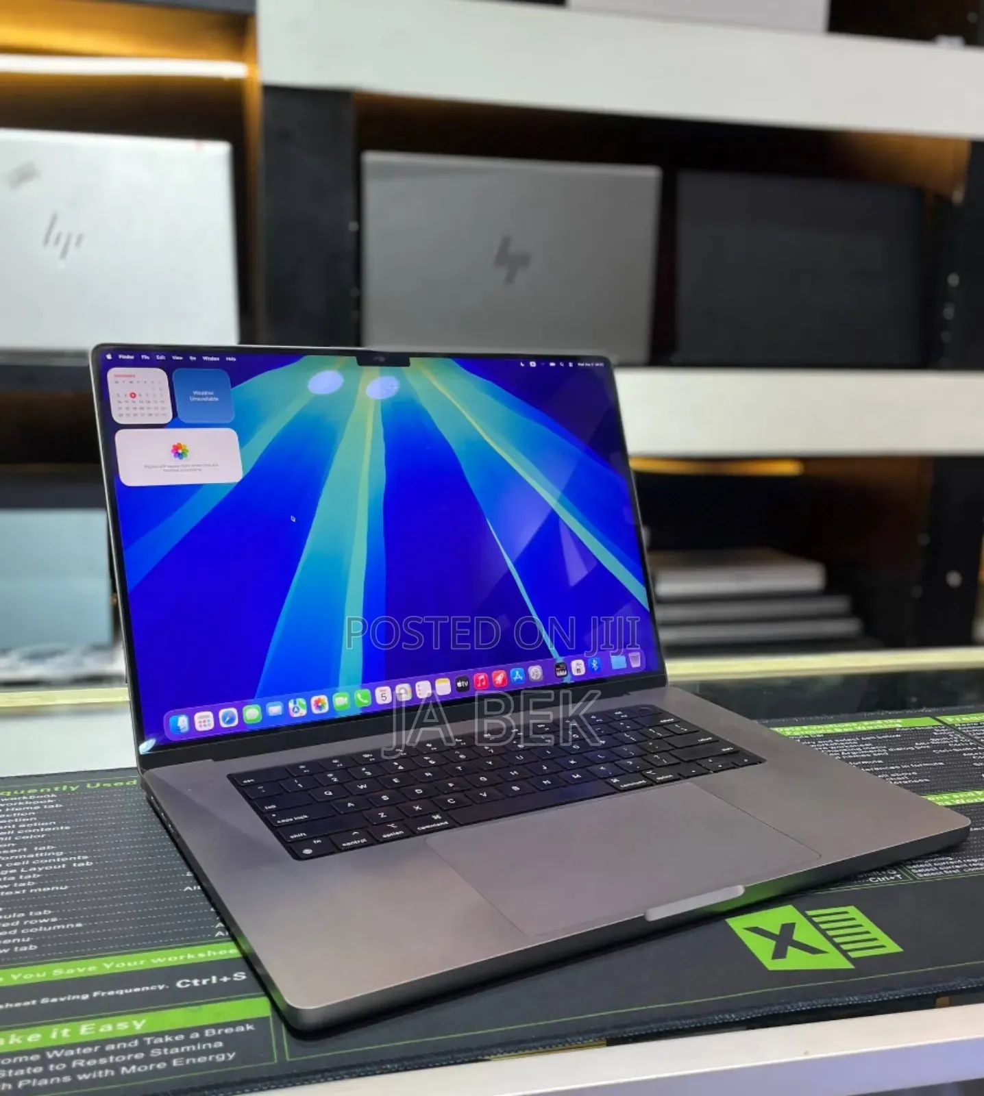 New Apple MacBook Pro 2023 M2 Max 16-Inch 64GB Apple M1 Max SSD 1T