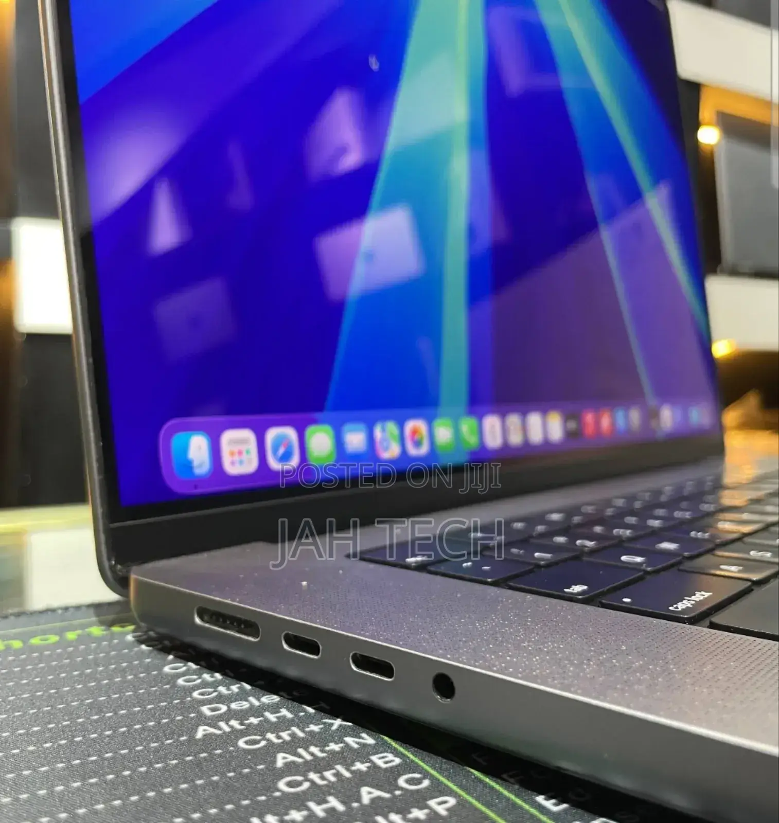 New Apple MacBook Pro 2023 M2 Max 16-Inch 64GB Apple M1 Max SSD 1T
