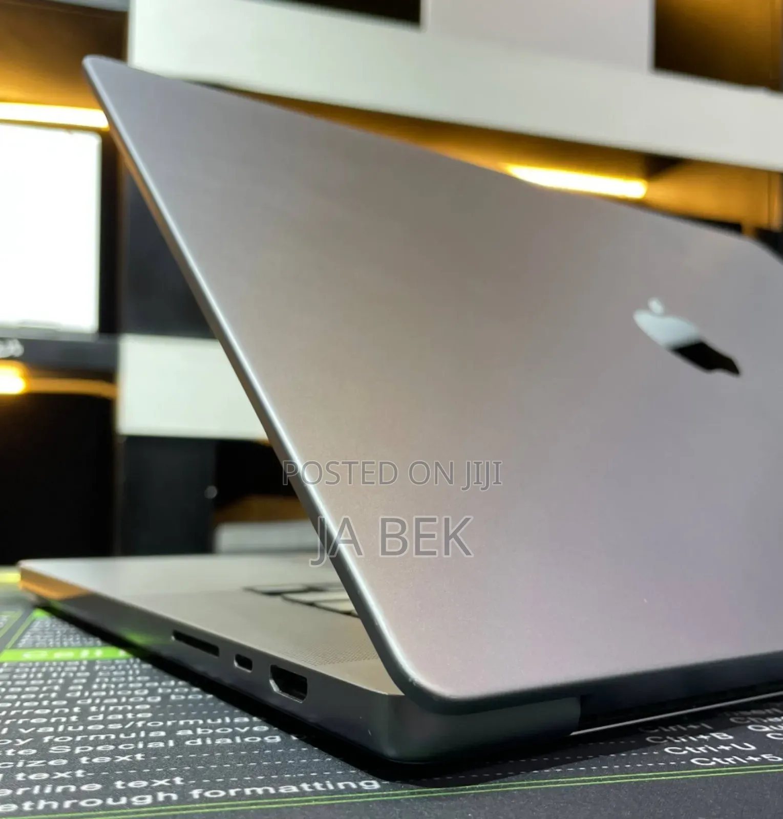 New Apple MacBook Pro 2023 M2 Max 16-Inch 64GB Apple M1 Max SSD 1T