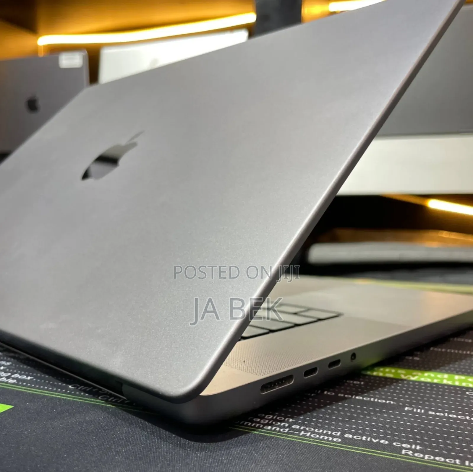 New Apple MacBook Pro 2023 M2 Max 16-Inch 64GB Apple M1 Max SSD 1T