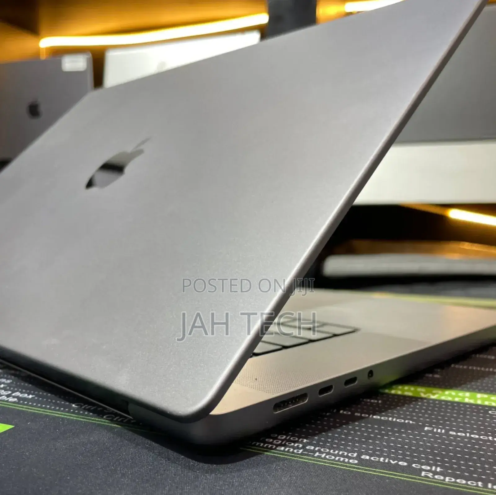 New Apple MacBook Pro 2023 M2 Max 16-Inch 64GB Apple M1 Max SSD 1T