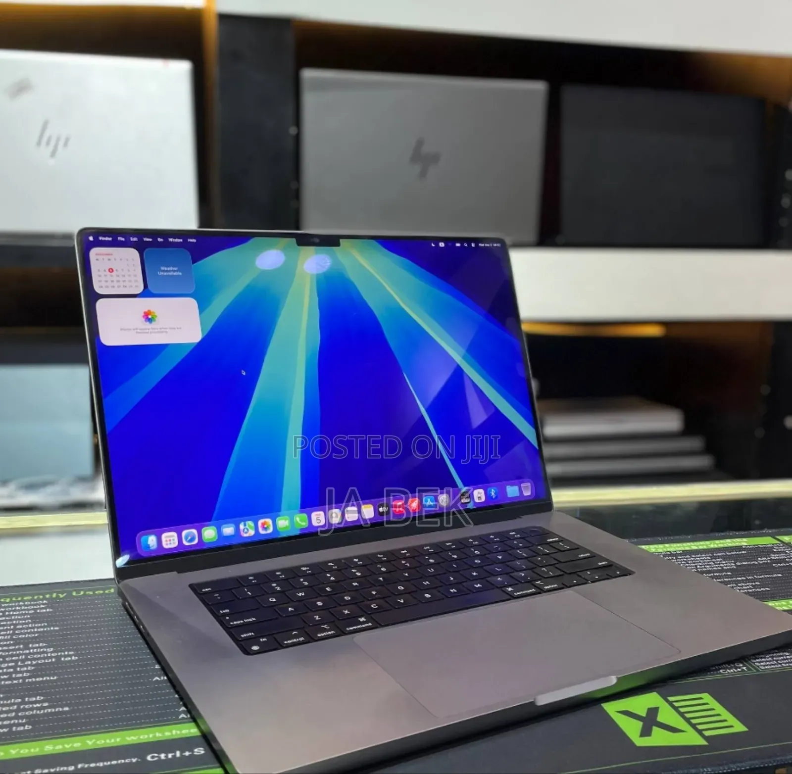 New Apple MacBook Pro 2023 M2 Max 16-Inch 64GB Apple M1 Max SSD 1T