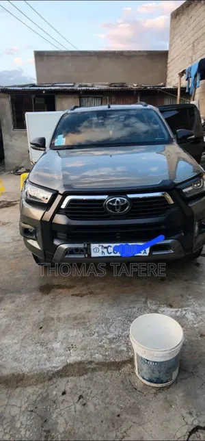 Photo - Toyota Hilux 2021