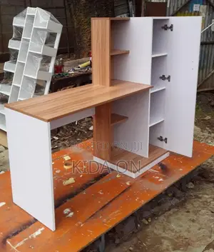 ዘመናዊ Reading Table