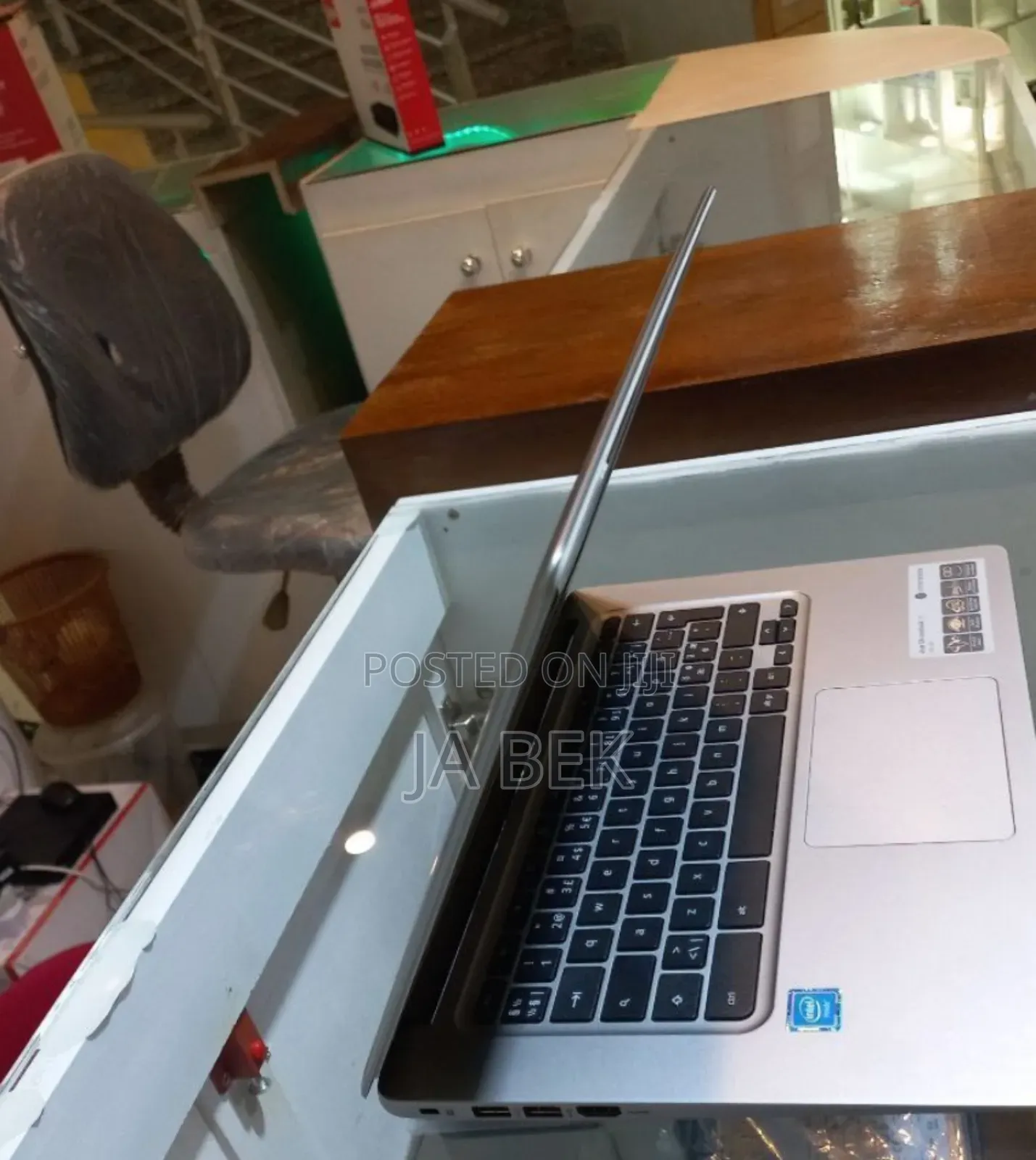 New Laptop Acer Chromebook C720 4GB Intel Celeron SSD 128GB